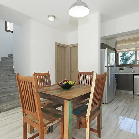 Maris Villa *